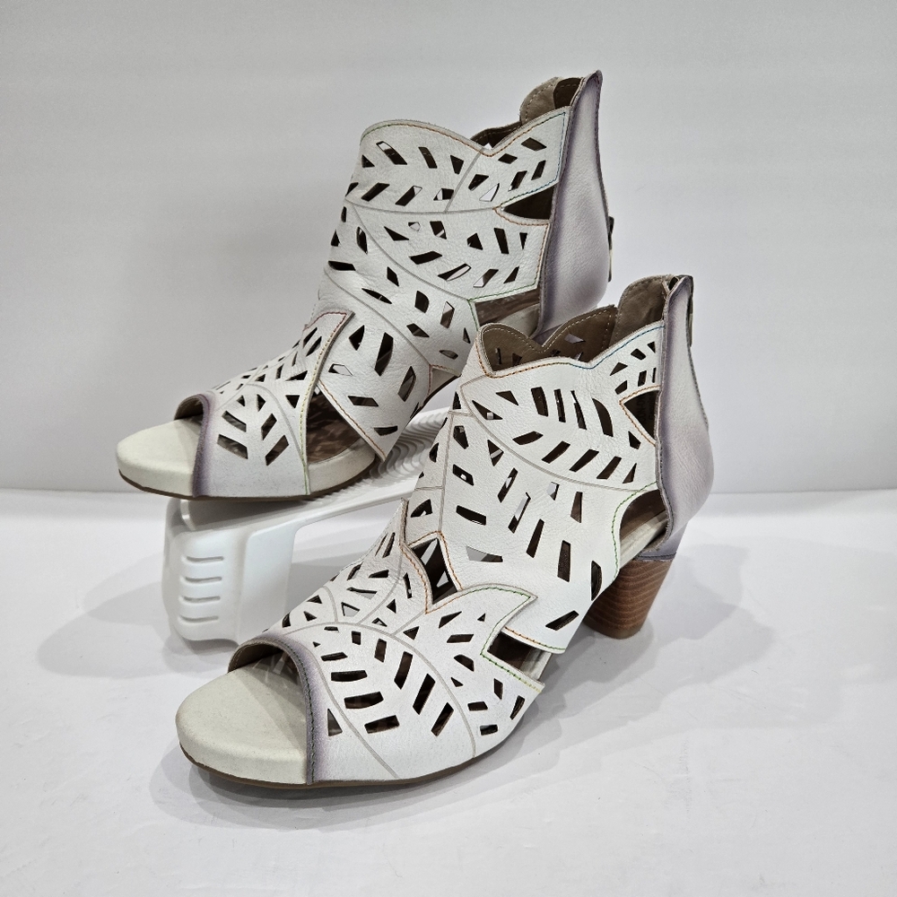 BRAND: Le' ArtisteITEM: leather, laser cute, open toe, back zipper, shoes sanda